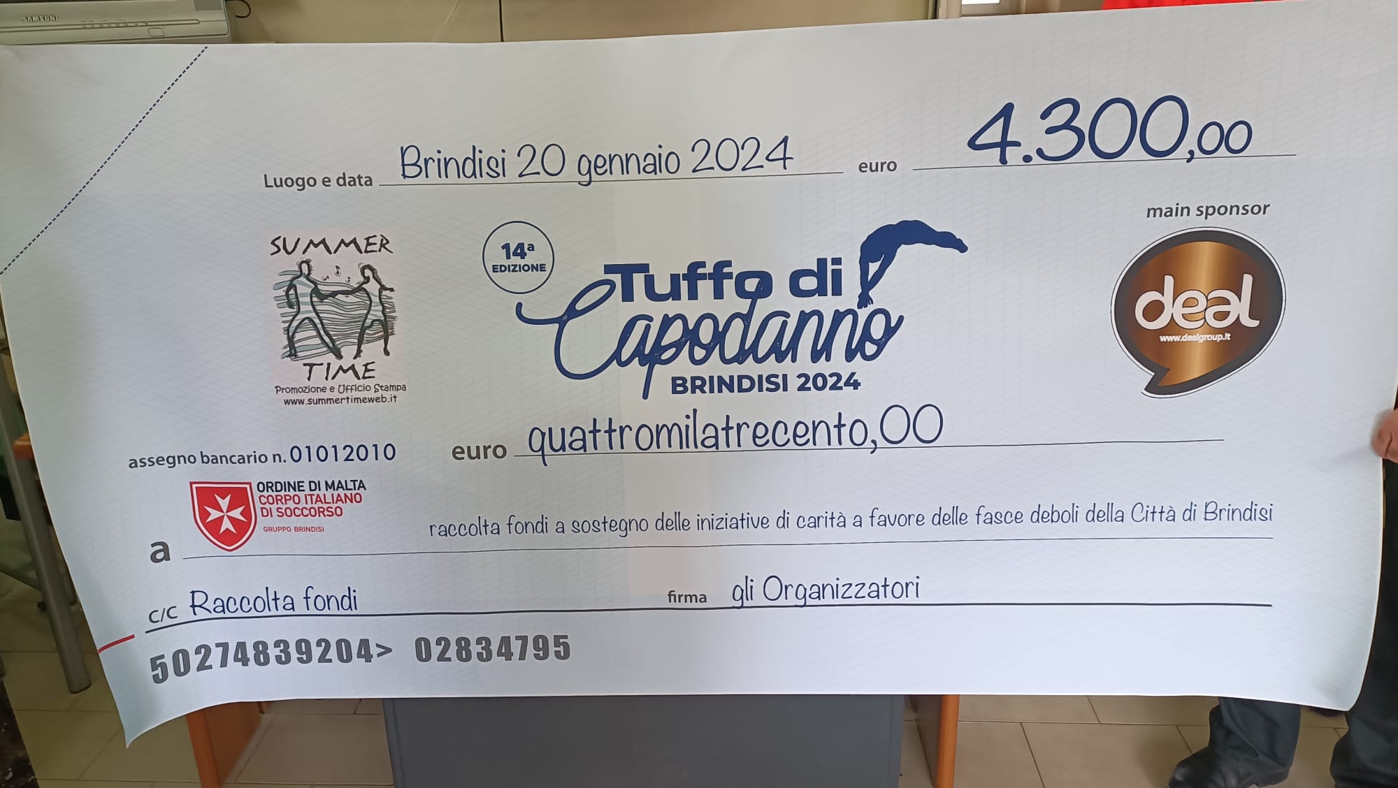Brindisi: Tuffo di Capodanno. Consegnati €4.300 della Raccolta Fondi al Gruppo Cisom