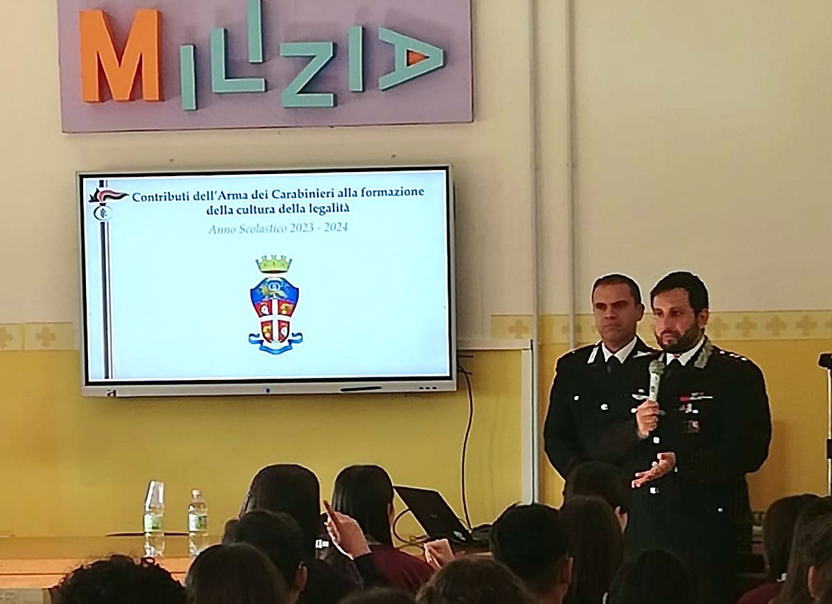Oria: I Carabinieri incontrano gli studenti