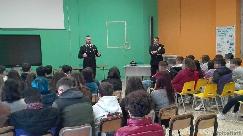Latiano: I Carabinieri incontrano gli studenti