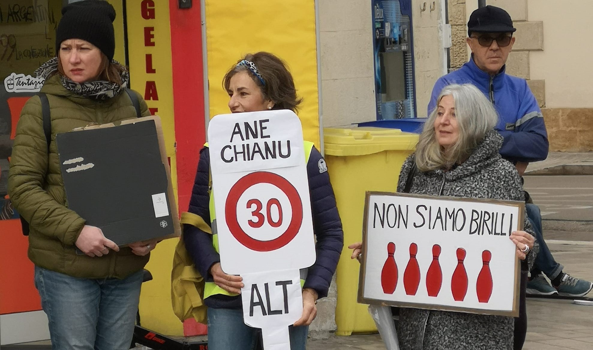 Lecce: Flash mob in centro per "Lecce30". Raccolta di firme per la petizione popolare