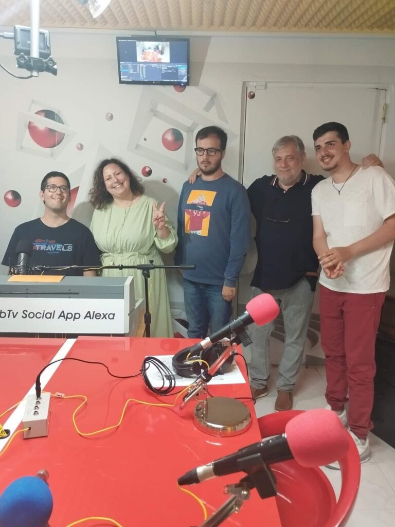 Latiano: I ragazzi del progetto Occupability dell'associazione "Da Grande" negli studi di Idea Radio.